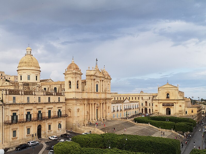 File:Noto - Cattedrale di Noto.jpg