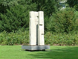 Steinskulptur (1959) van Erich Reischke (?) in het Stadswandelpark in Eindhoven