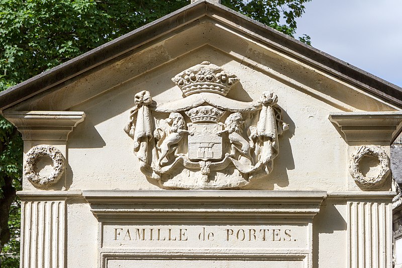 File:Père-Lachaise - Division 6 - Portes 03.jpg