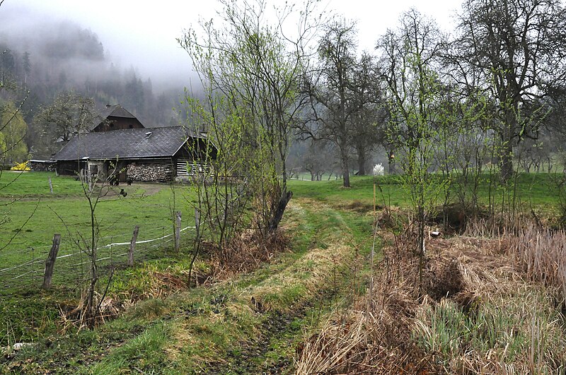 File:Pörtschach Winklern Brockweg Auszugshaus 05042012 8062.jpg