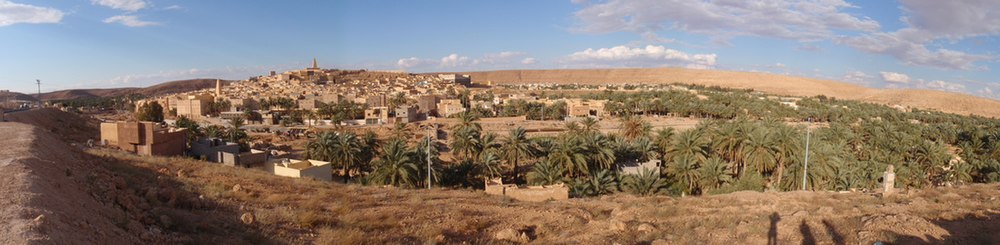 Панорама на основната част на града с част от долината