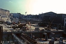 Bau des unterirdischen RER-Bahnhofs (August 1979)