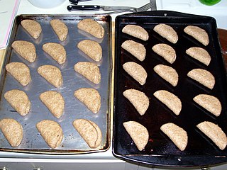 <span class="mw-page-title-main">Parker House roll</span> Type of bread roll