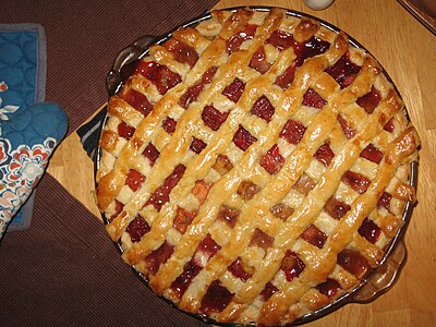 Pie capers strawberry rhubarb pie, July 2007.jpg