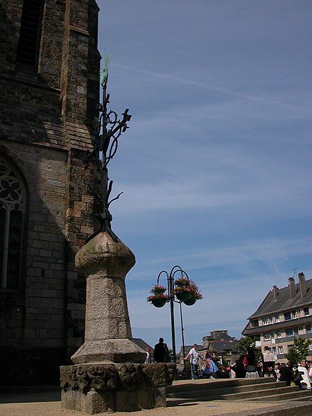 File:Pleurtuit église.jpg