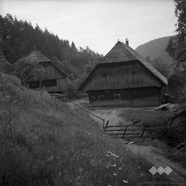 File:Pobreznikova domačija, Skomarje 1963.jpg