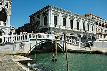 Ponte della Paglia Venice 20050524 042