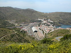 Port-Bou shahrining Col del Frare (SSE) dan ko'rinishi