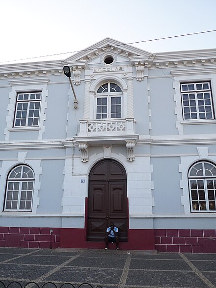 Escola Grande on Praca Luis de Camoes Praia-Escola Grande.jpg