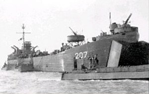 ROCS Chung Cheng (LST-207) di 1955.jpg