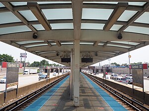 Garis merah di platform Garfield, mencari south.jpg