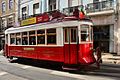 Red tram (Lissabon 2016) (25491136904).jpg