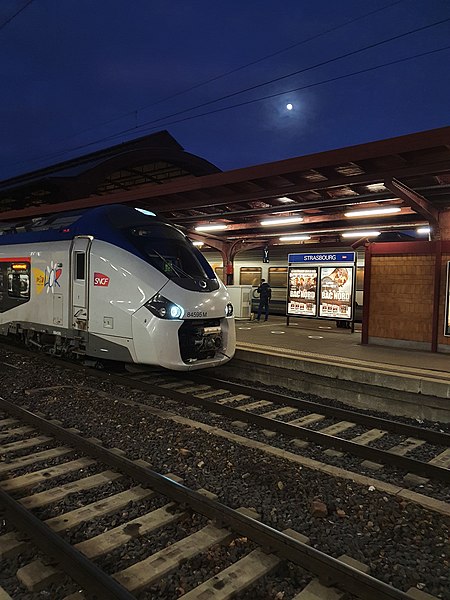 File:Regiolis-Gare de Strasbourg-Nuit1.jpg