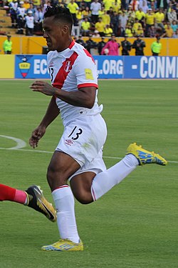 Renato Tapia ECUADOR VS PERU - RUSIA 2018 (37051721495) (cropped).jpg