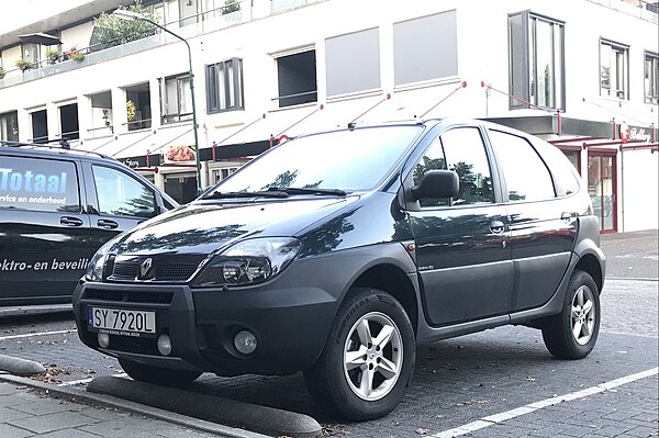 Renault Scénic RX4 in Nordic Green