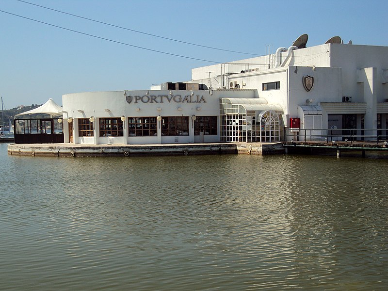 File:Restaurante Espelho de Água.jpg