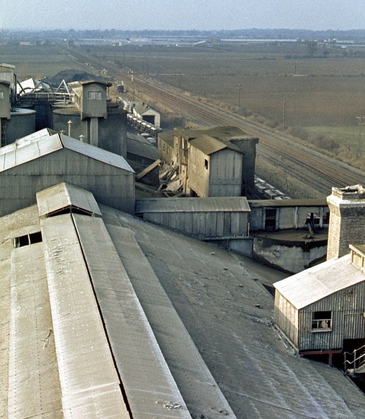 File:Rooftops, Humber cement plant - geograph.org.uk - 2979072.jpg