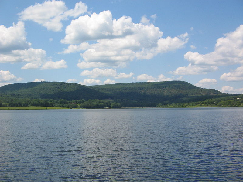 File:Rose Valley Lake 1.JPG