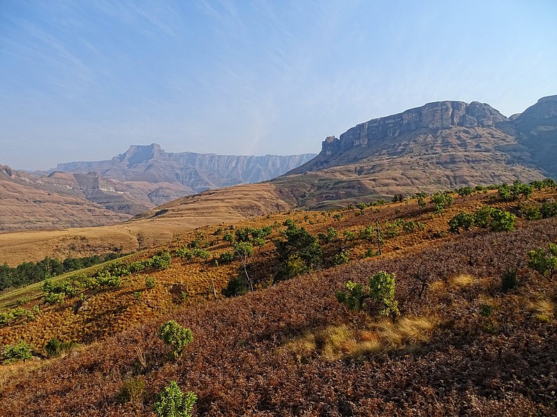 File:Royal Natal Drakensberg 2015.JPG