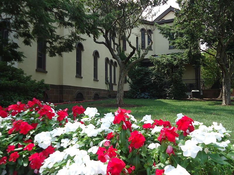 File:Rutgers University College Avenue campus flowers red and white.jpg