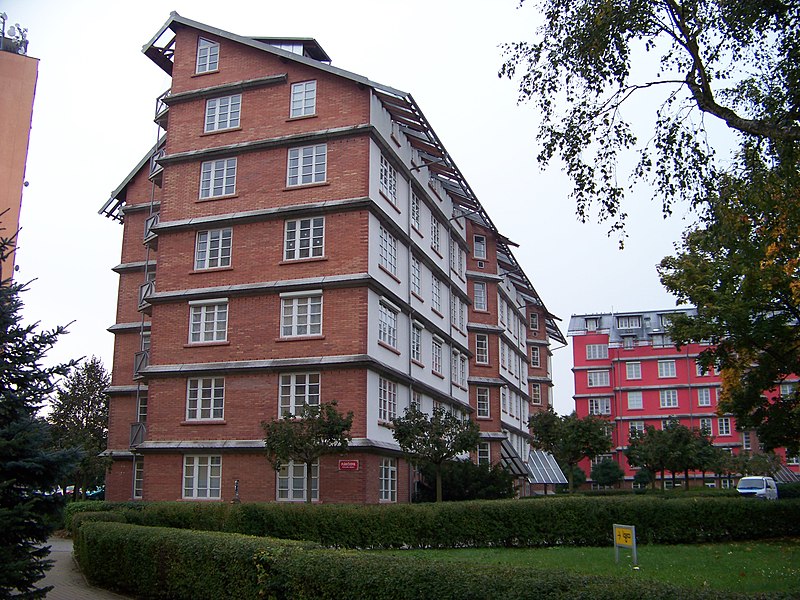 File:Sídliště Hvězda, Pláničkova 1 a 3 (01).jpg