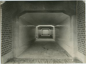 Den ursprungliga gångtunneln till plattformarna (idag ersatt med en ny).