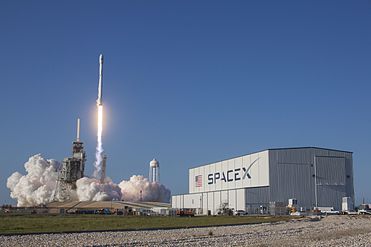 SES-10 Launch – maailman ensimmäinen kiertorataluokan raketin uudelleenlento (33616913981).jpg