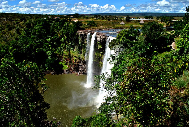 File:Salto Kama - La Gran Sabana - Estado Bolívar.JPG