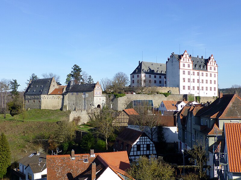 File:Schloss Lichtenberg (Hessen)-Vollansicht.jpg