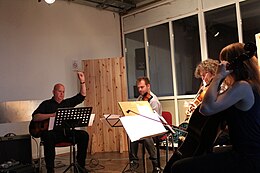 Das Scott Fields String Feartet mit Axel Lindner (Violine), Vincent Royer und Elisabeth Fügemann bei einem Konzert im Kölner Loft, Juli 2012