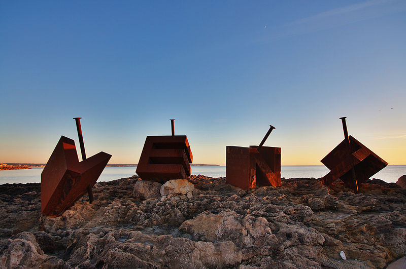 File:Sculpture Palma de Mallorca.jpg