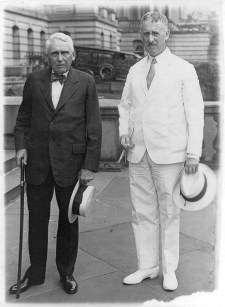 File:Secretary of State Henry L. Stimson and former Secy. Frank B. Kellogg leaving the State Dept., July 25, 1929 LCCN2002695689.tif