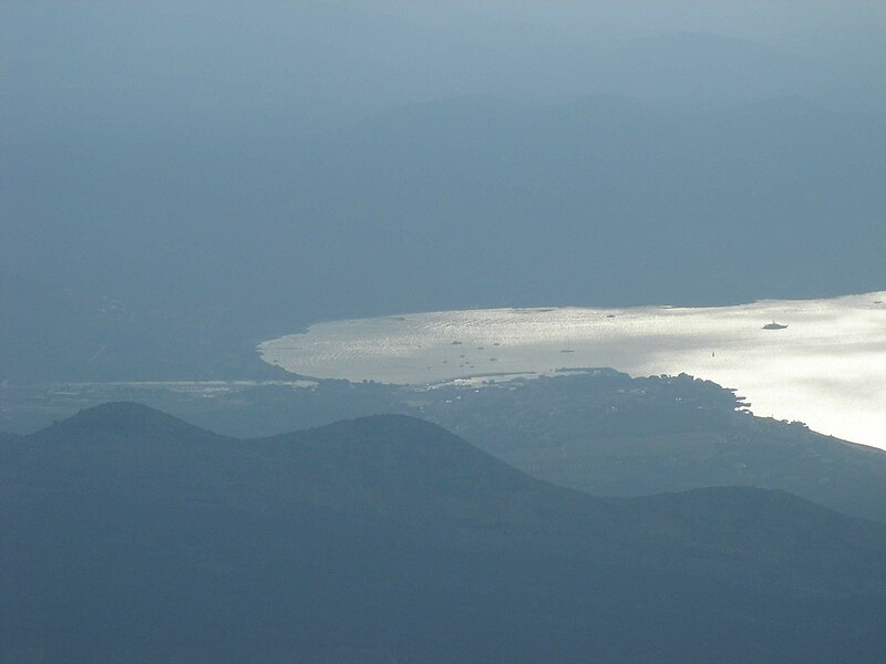 File:Serra di Pigno (côté ouest) - Golfe de Saint Florent.jpg