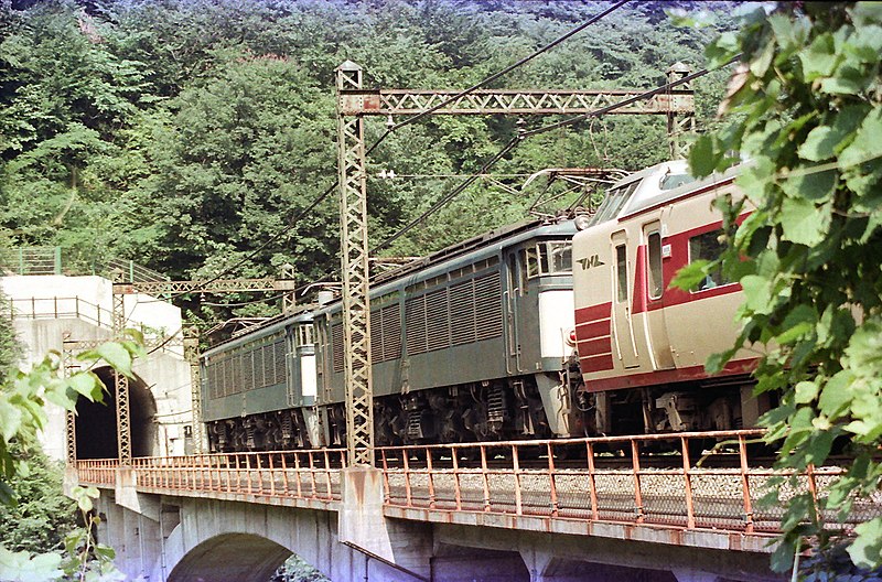 File:Shin'etsu Main Line-YokoKaru-1978-04.jpg