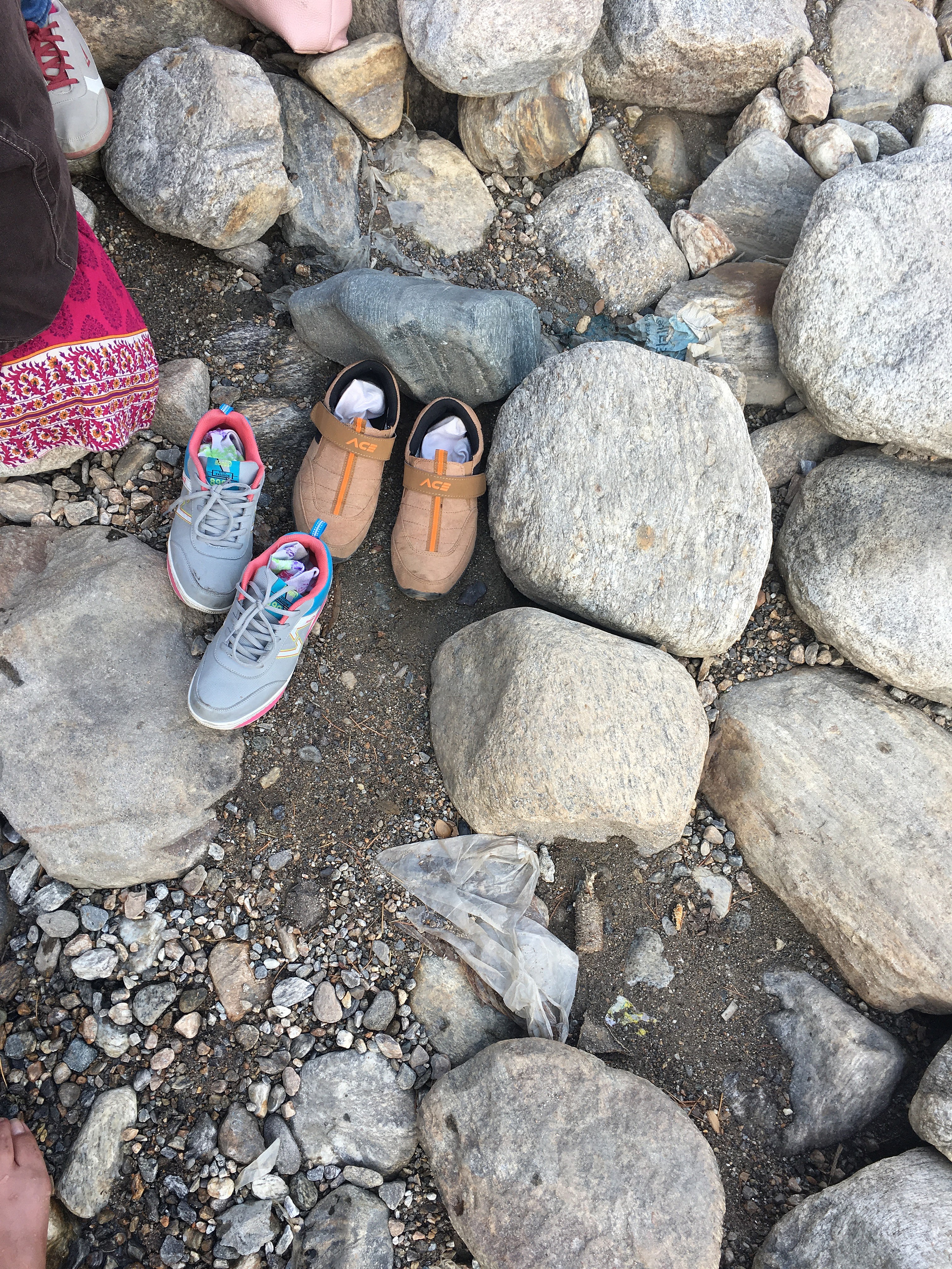 File:Shoes in rocks.jpg - Wikimedia Commons