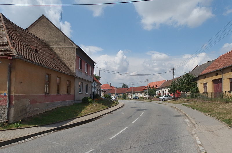 File:Slavětice, ulice.jpg