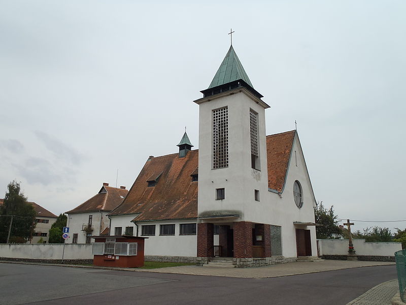 File:St. Václav church in Bítov, view from northwest.JPG