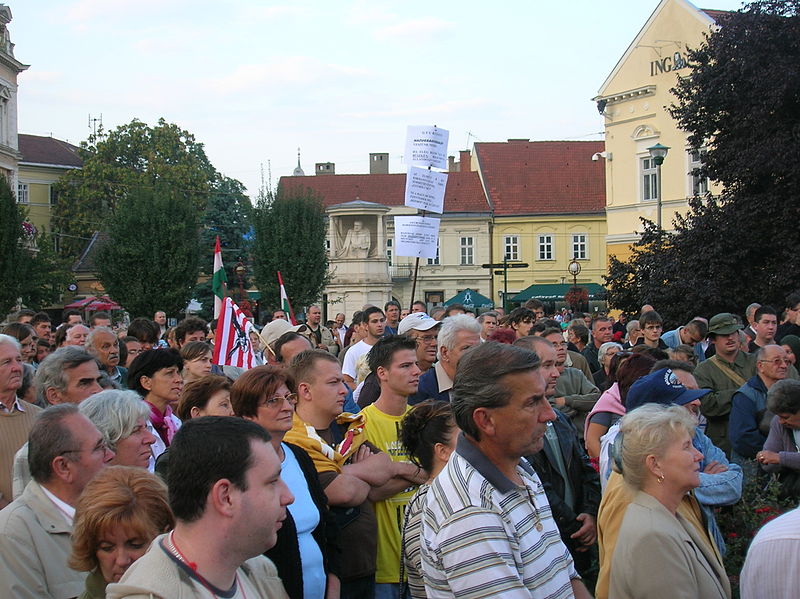 File:St. stephen square, demonstration 2006.jpg