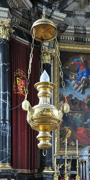 File:St Gallen Stiftskirche Chor Ewiges Licht.jpg