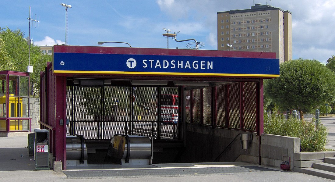 File:Stadshagens tunnelbanestation, ingång.JPG