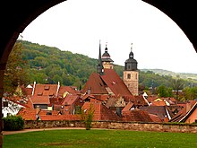 Dächer der Altstadt und die Kirche St. Georg vom Schloss Wilhelmsburg aus gesehen