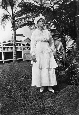 Hazel Campbell in Coo-ee Cafe uniform, 1917 StateLibQld 2 143975 Hazel Campbell in Coo-ee Cafe uniform, 1917.jpg