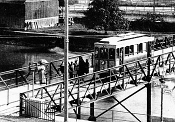 Wagen der Z-H auf dem Steg neben der Wipkingerbrücke