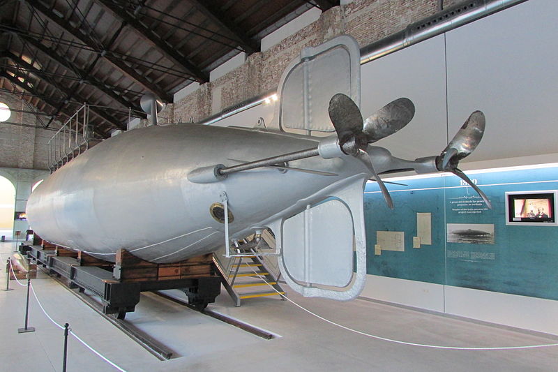 File:Submarino peral.JPG