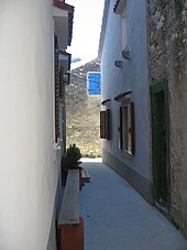 The Susak village has very narrow streets Susak-narrow-streets.JPG