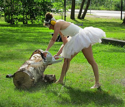 Chainsaw ballet in Finland