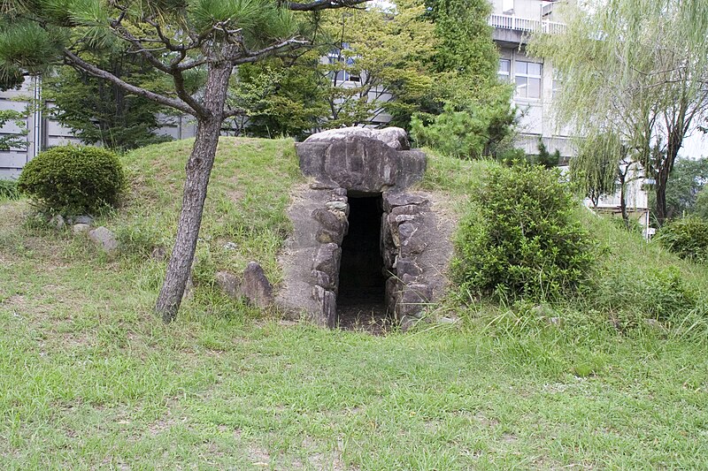 File:Takatsuki-archives-museum 2.jpg