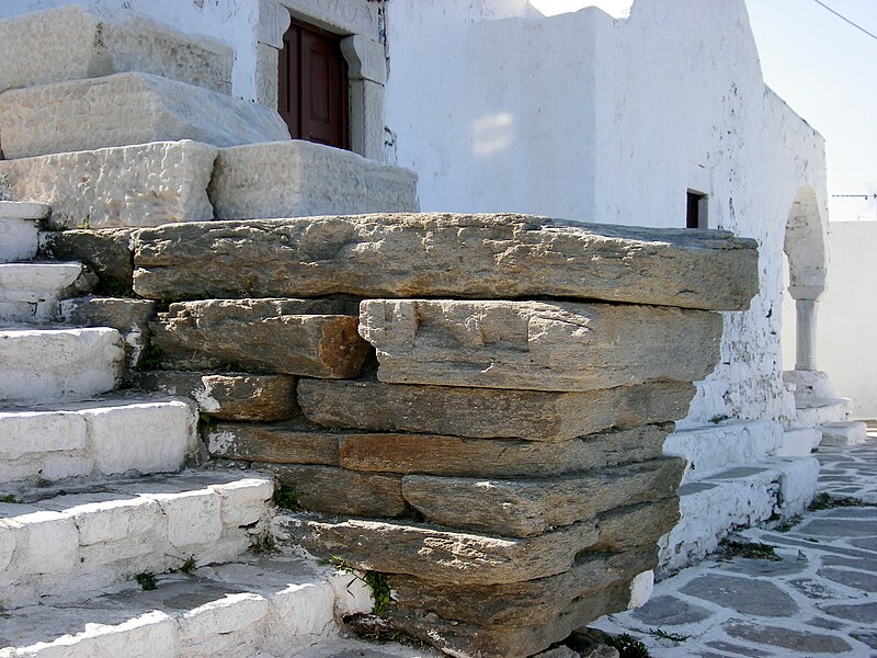 File:Temple Athena Paros.JPG