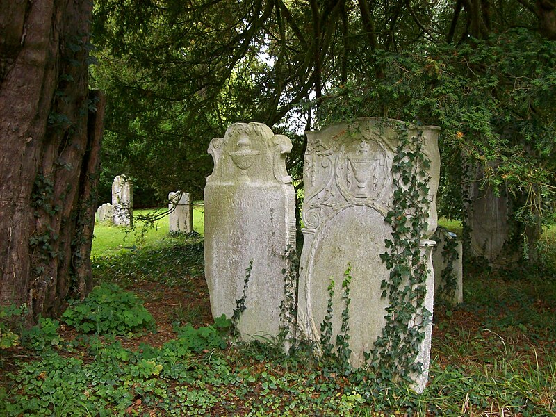 File:The churchyard, Stoke Poges 1.jpg