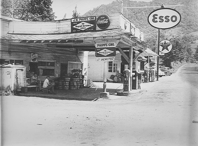 General store in Thorn Hill circa 1940s